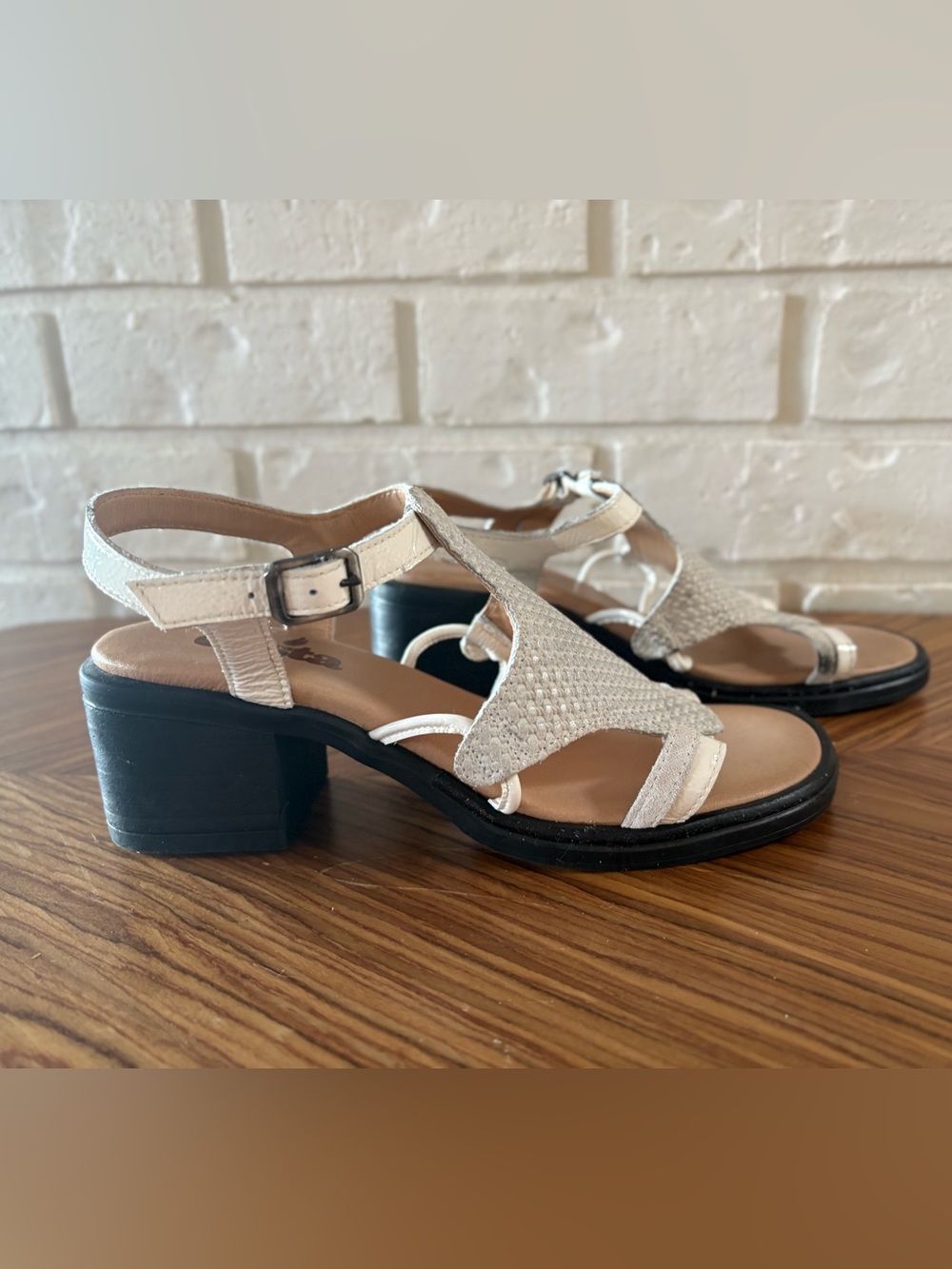 Casta White Textured Block Heel Sandals Women’s EU 37 White Leather Ankle Strap - Picture 4 of 10